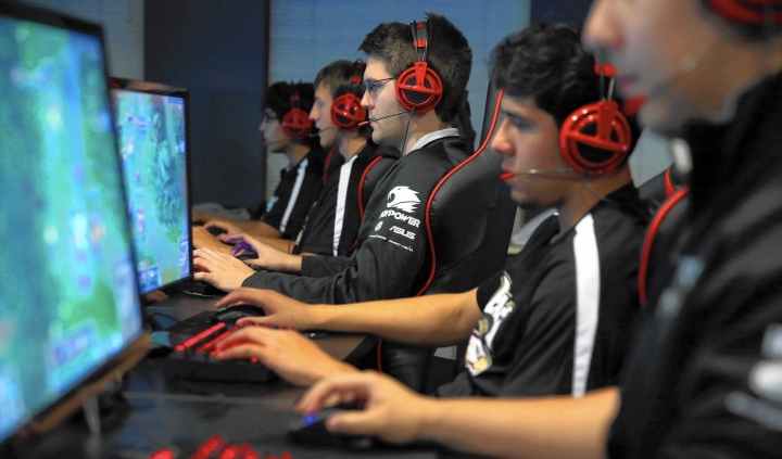 Strategi Meningkatkan Skill Gaming Kompetitif dengan Latihan Efektif dan Konsisten Harian